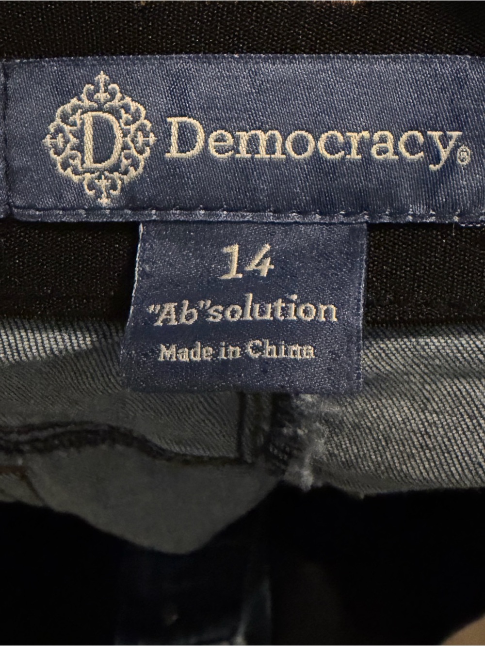 Democracy Absolution Denim Shorts Women’s Size 14 Dark Wash Stretch Mid Rise - Picture 7 of 8